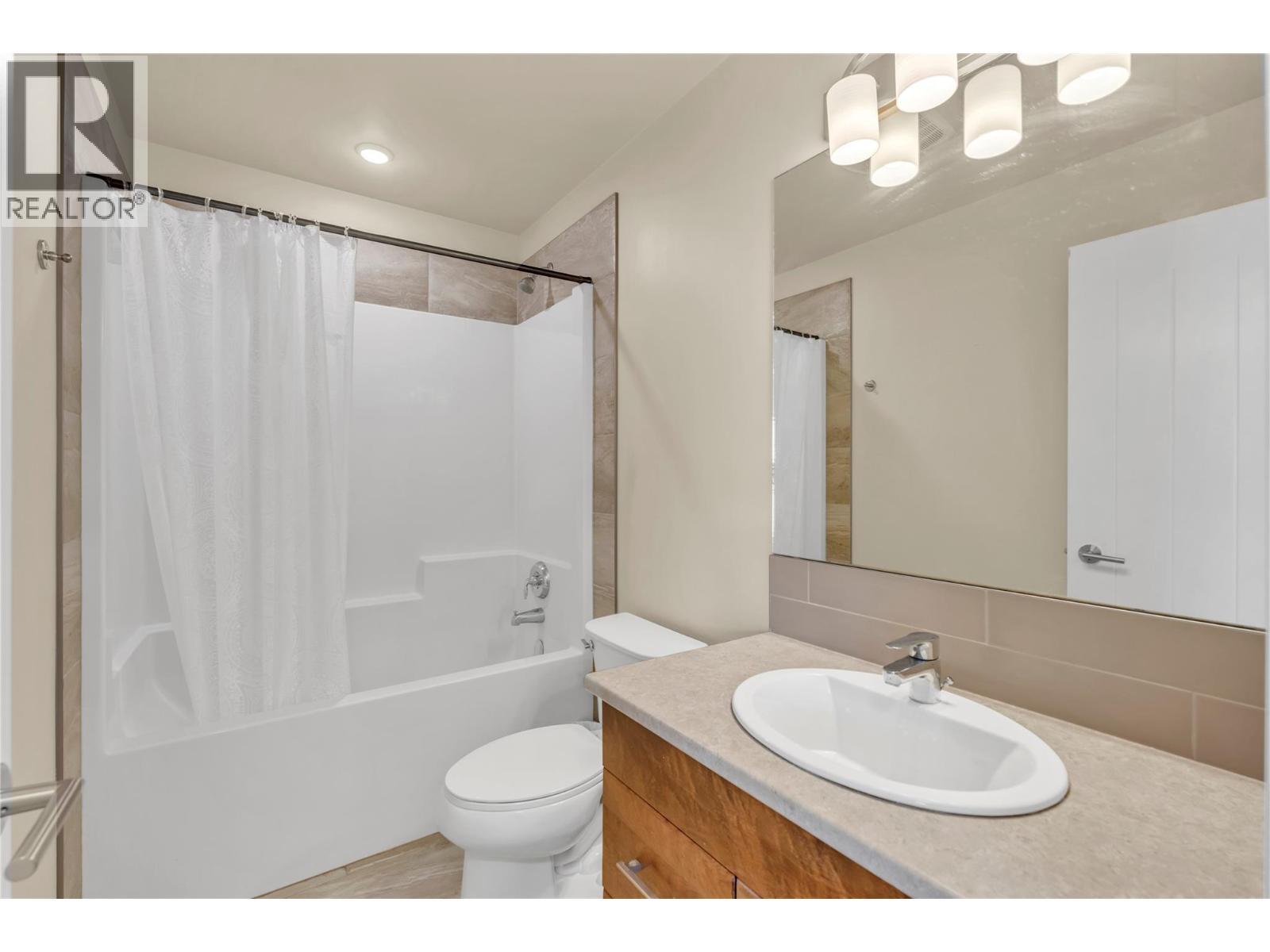 1115 Holden Road Unit# 133, Penticton, BC - Indoor Photo Showing Bathroom