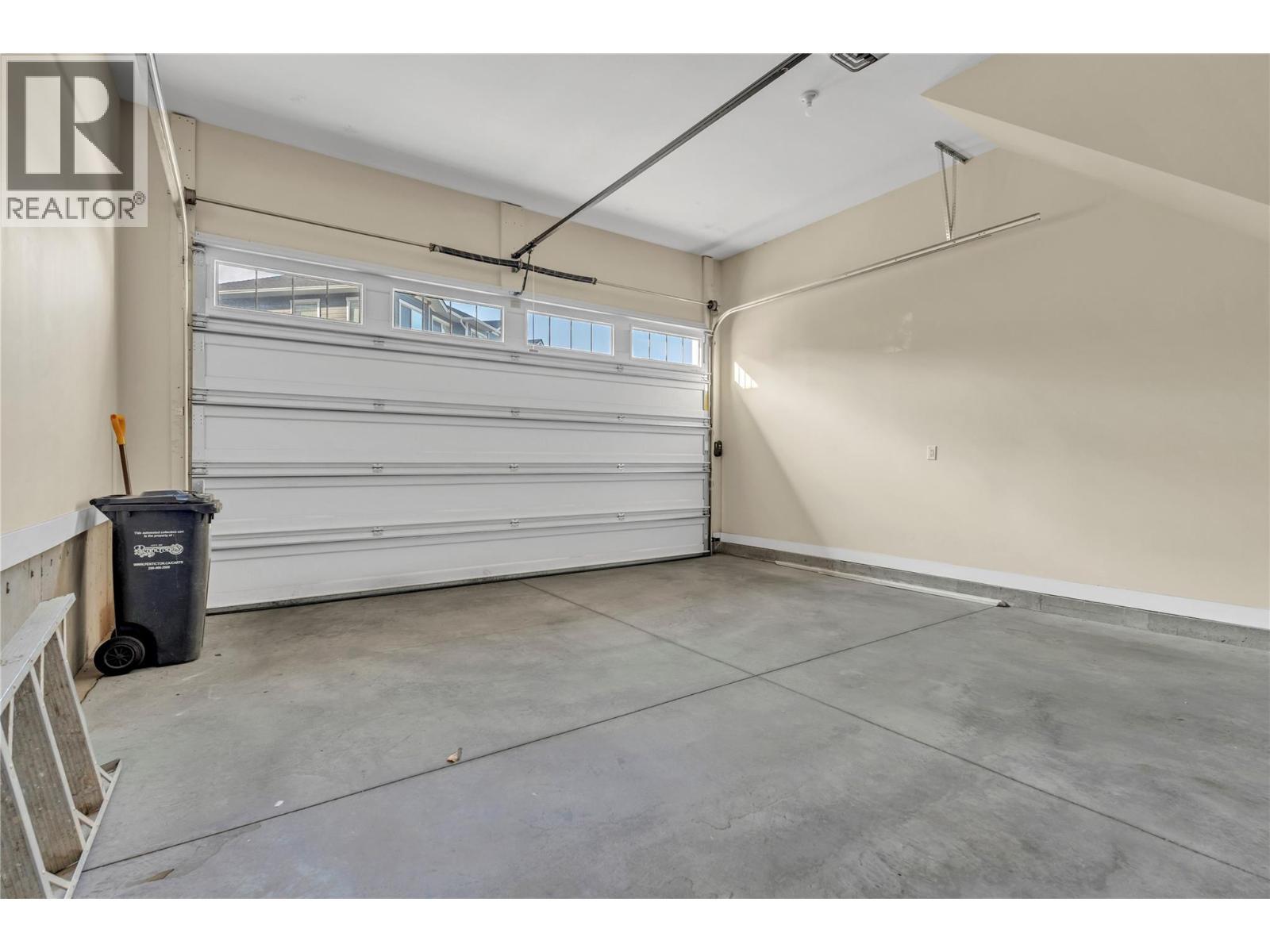1115 Holden Road Unit# 133, Penticton, BC - Indoor Photo Showing Garage