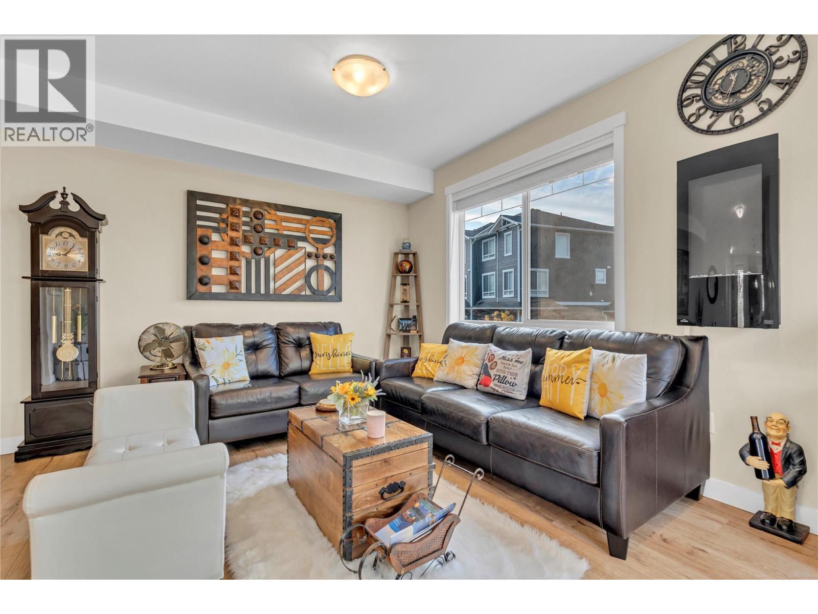 1115 Holden Road Unit# 133, Penticton, BC - Indoor Photo Showing Living Room