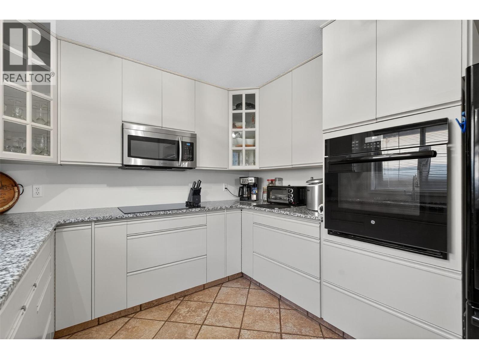 2330 Butt Road Unit# 407, West Kelowna, BC - Indoor Photo Showing Kitchen