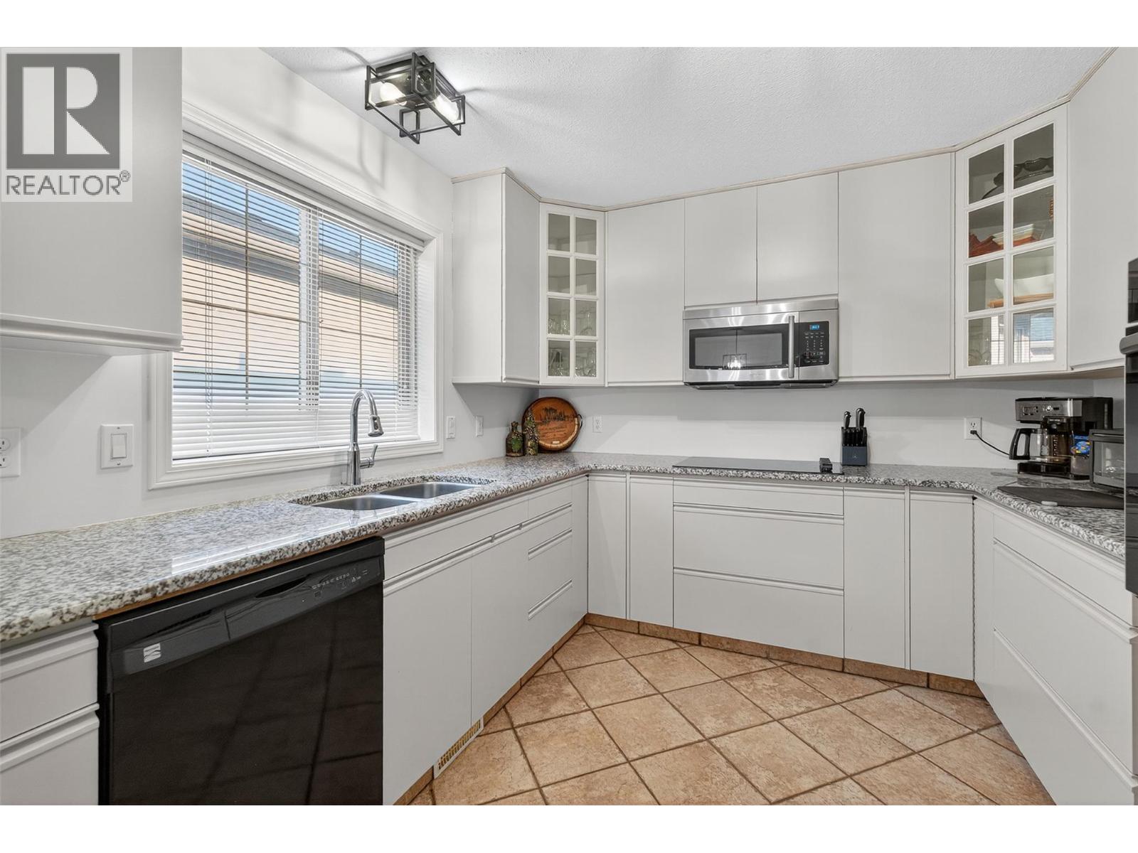 2330 Butt Road Unit# 407, West Kelowna, BC - Indoor Photo Showing Kitchen With Double Sink