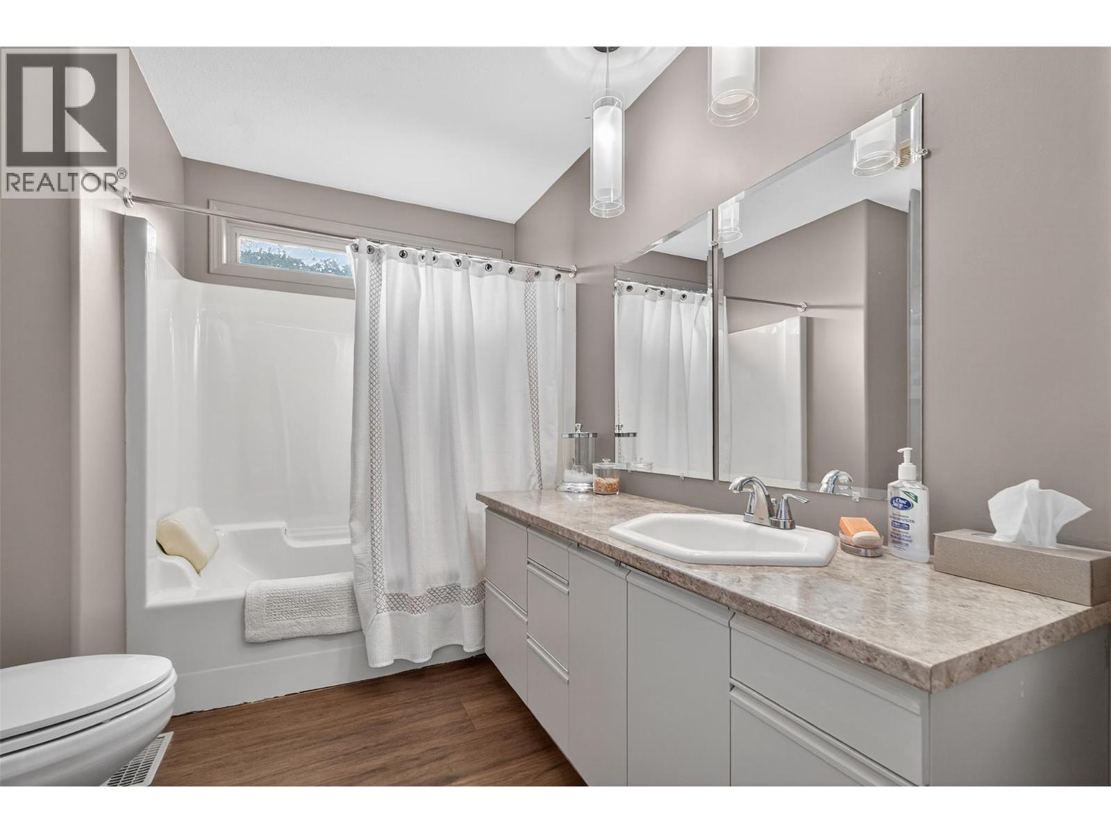 2330 Butt Road Unit# 407, West Kelowna, BC - Indoor Photo Showing Bathroom