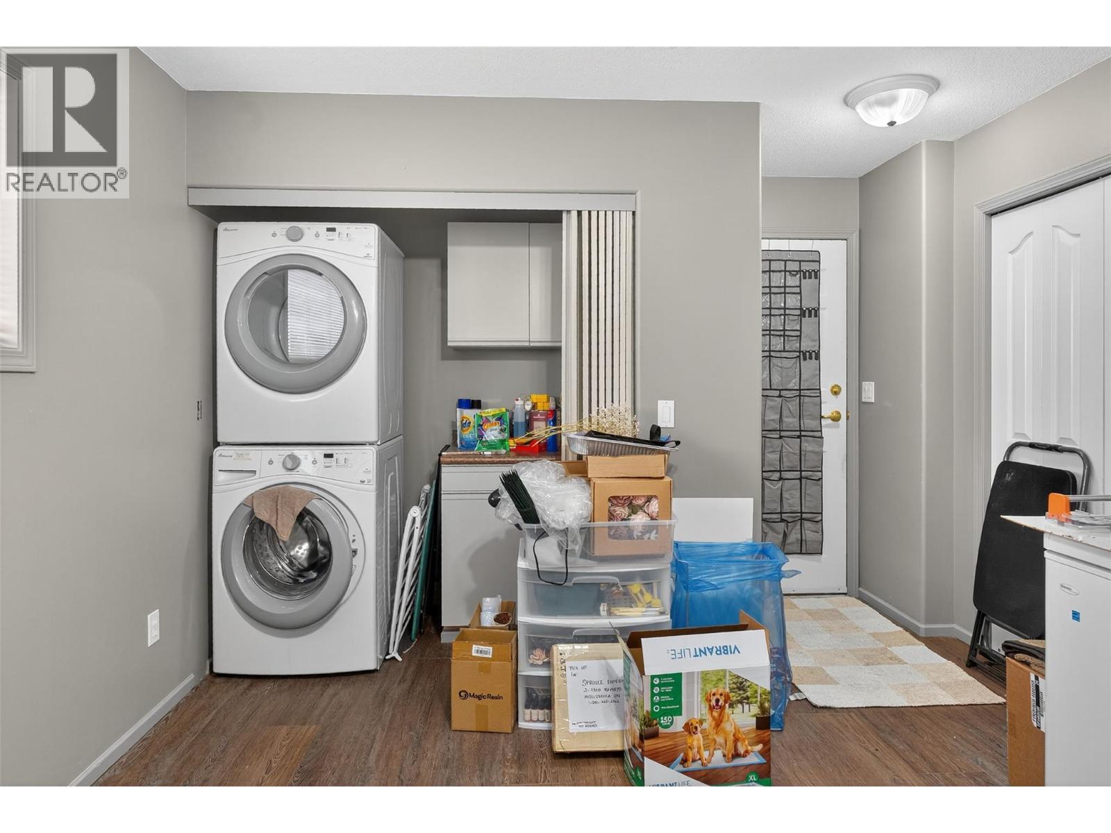 2330 Butt Road Unit# 407, West Kelowna, BC - Indoor Photo Showing Laundry Room