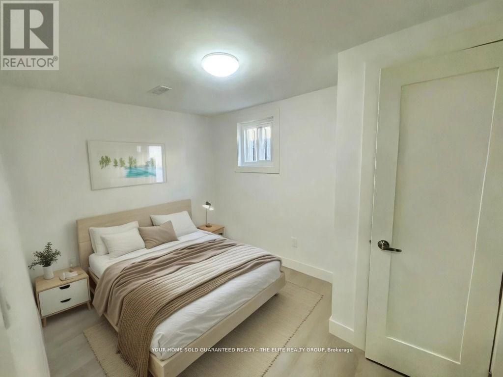 3276 Victory Crescent, Mississauga, ON - Indoor Photo Showing Bedroom