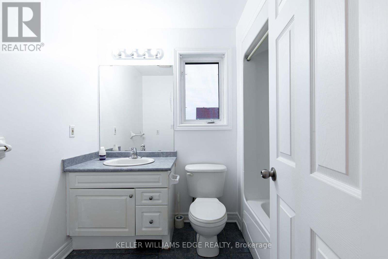 Room 3 - 119 Summers Drive, Thorold, ON - Indoor Photo Showing Bathroom