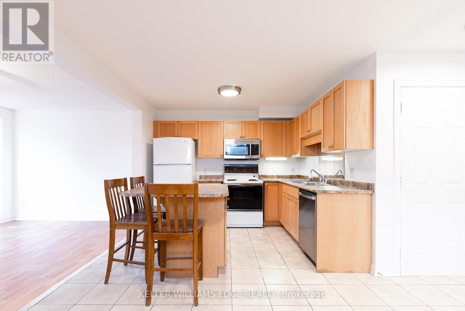 Room 3 - 119 Summers Drive, Thorold, ON - Indoor Photo Showing Kitchen With Double Sink