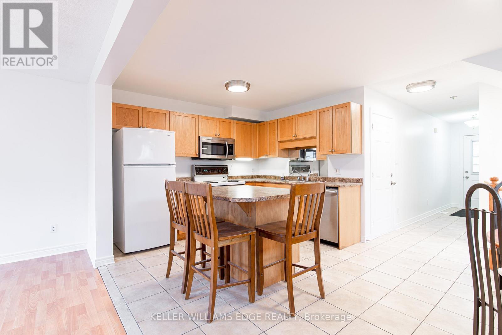 Room 2 - 119 Summers Drive, Thorold, ON - Indoor Photo Showing Kitchen
