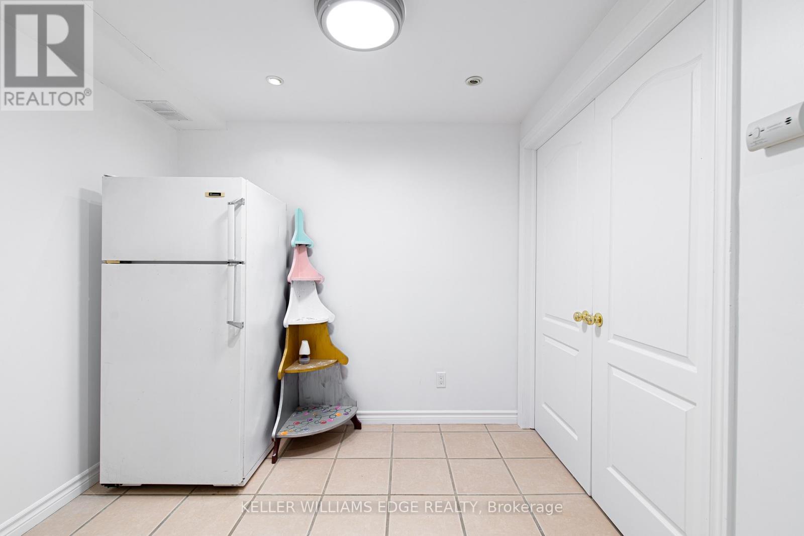 Room 2 - 119 Summers Drive, Thorold, ON - Indoor