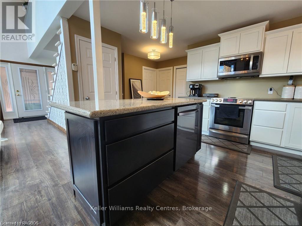250 Tyendinaga Drive, Saugeen Shores, ON - Indoor Photo Showing Kitchen