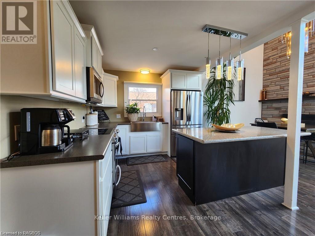 250 Tyendinaga Drive, Saugeen Shores, ON - Indoor Photo Showing Kitchen