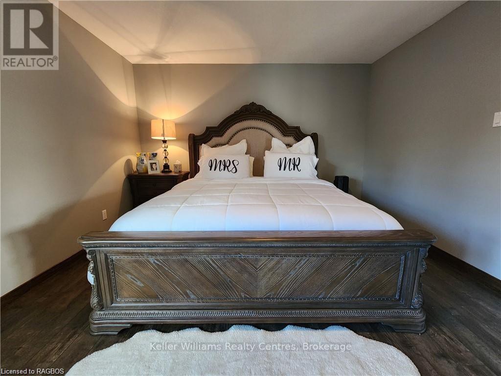 250 Tyendinaga Drive, Saugeen Shores, ON - Indoor Photo Showing Bedroom