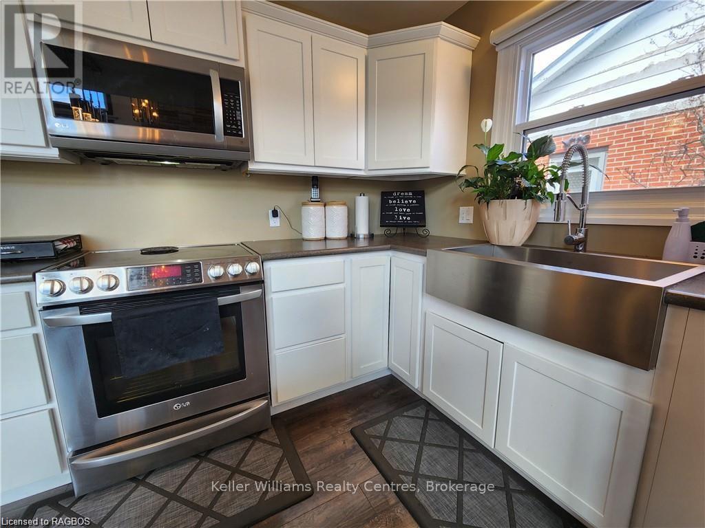 250 Tyendinaga Drive, Saugeen Shores, ON - Indoor Photo Showing Kitchen