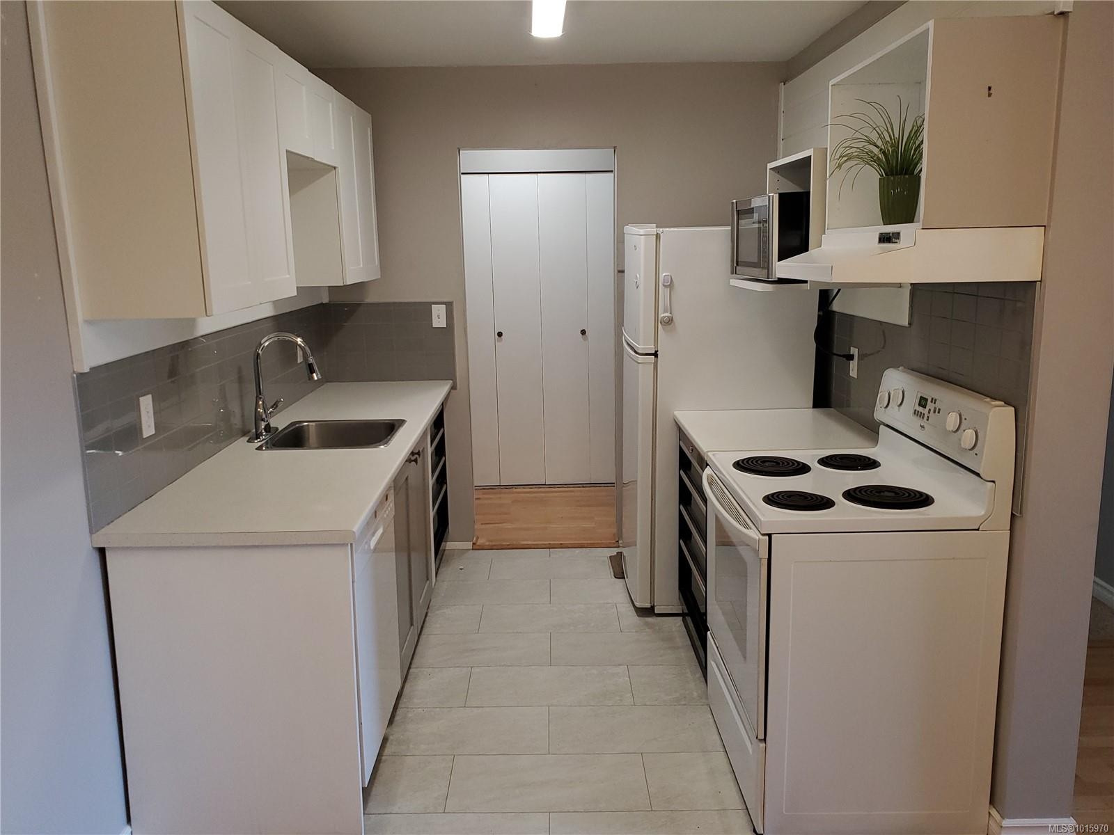 307A-178 Back Rd, Courtenay, BC - Indoor Photo Showing Kitchen