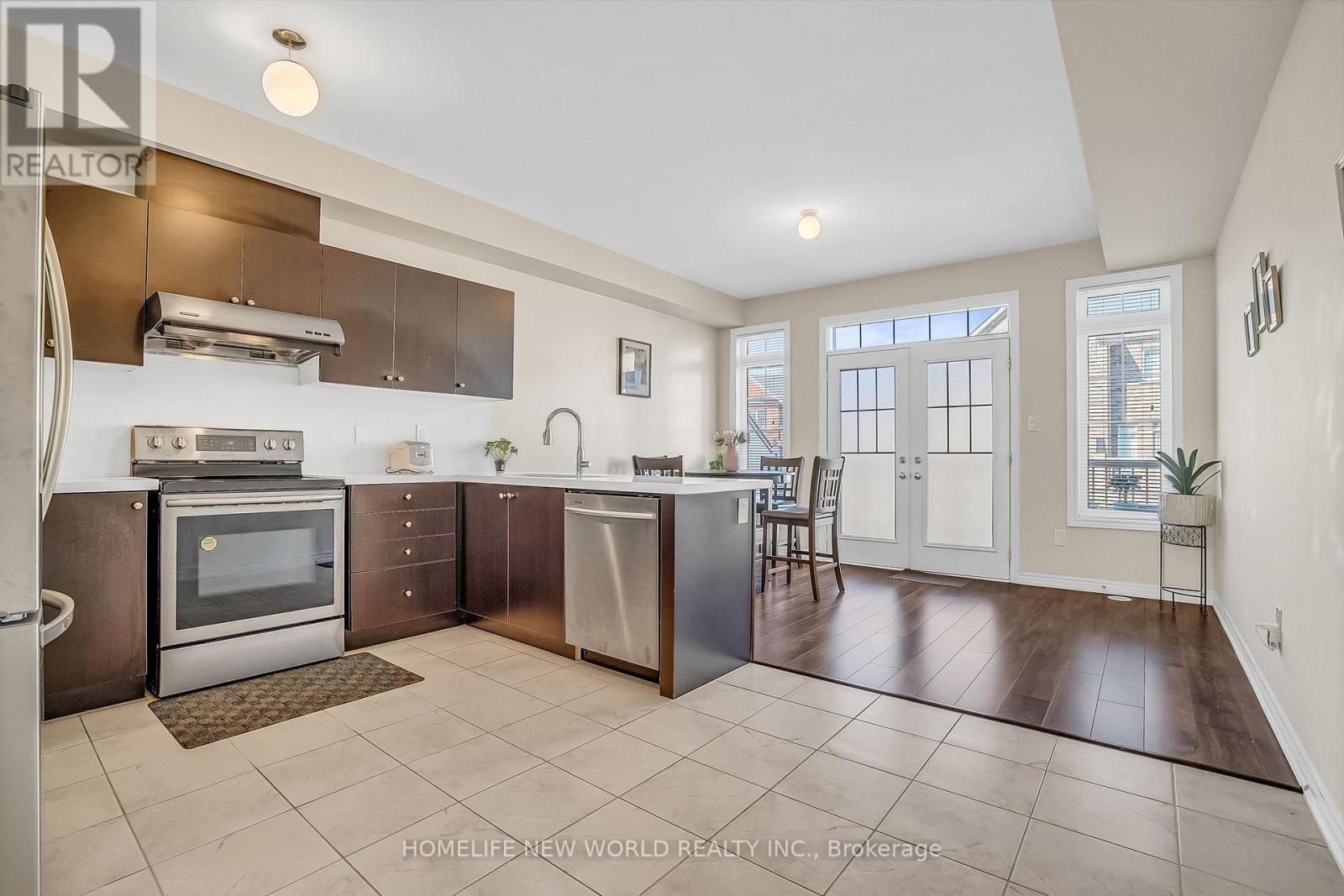 193 Dundas Way, Markham, ON - Indoor Photo Showing Kitchen