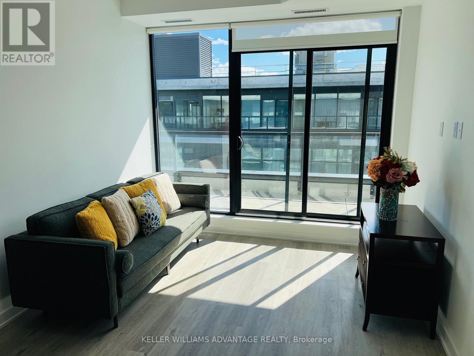 Ph-511 B - 1604 Charles Street E, Whitby, ON - Indoor Photo Showing Other Room