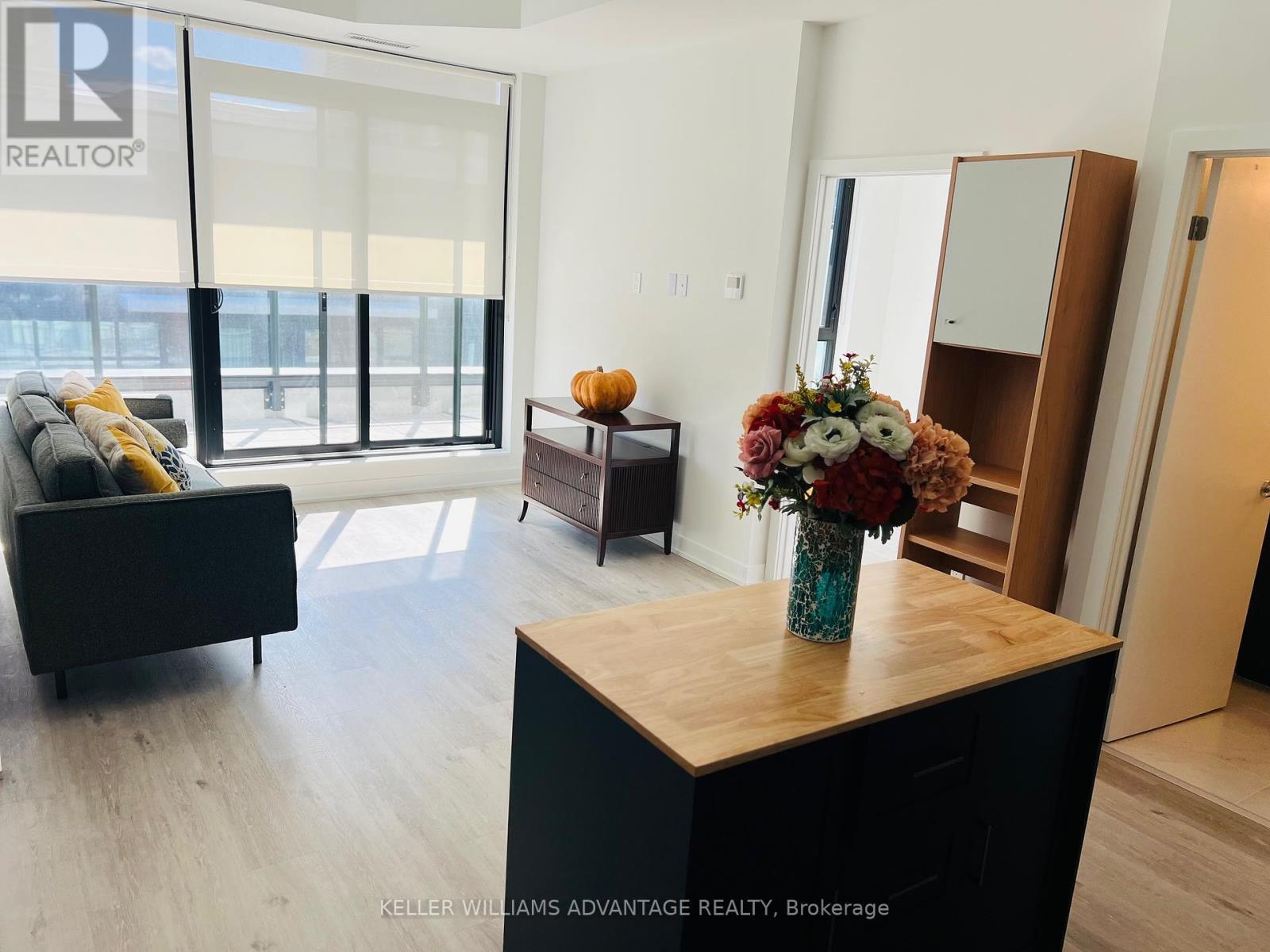 Ph-511 B - 1604 Charles Street E, Whitby, ON - Indoor