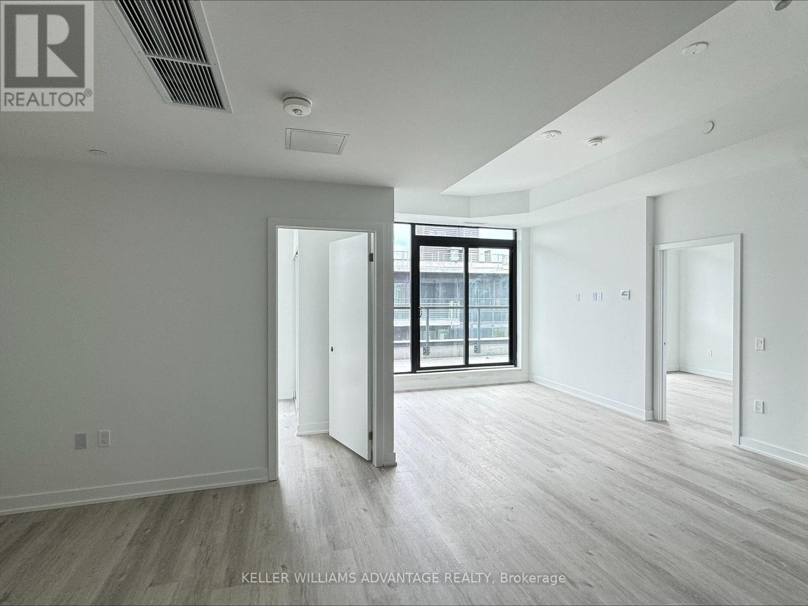 Ph-511 B - 1604 Charles Street E, Whitby, ON - Indoor Photo Showing Other Room