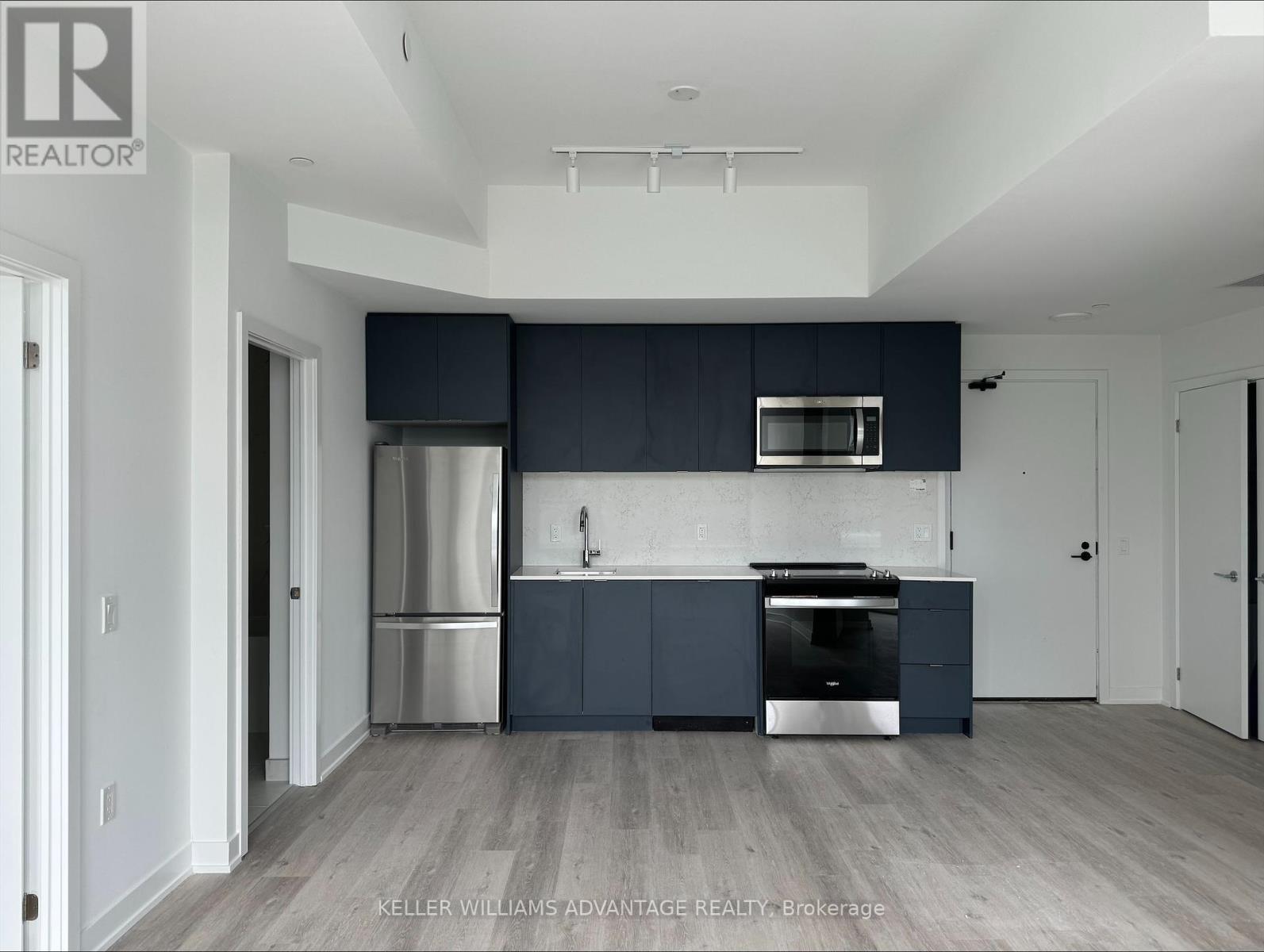 Ph-511 B - 1604 Charles Street E, Whitby, ON - Indoor Photo Showing Kitchen