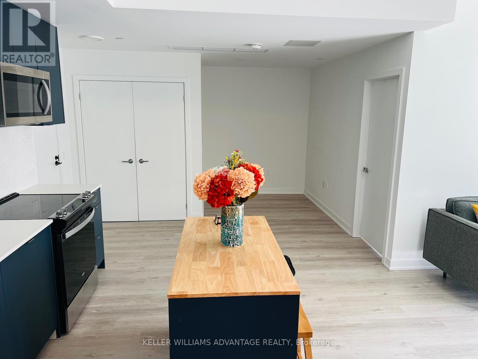 Ph-511 B - 1604 Charles Street E, Whitby, ON - Indoor