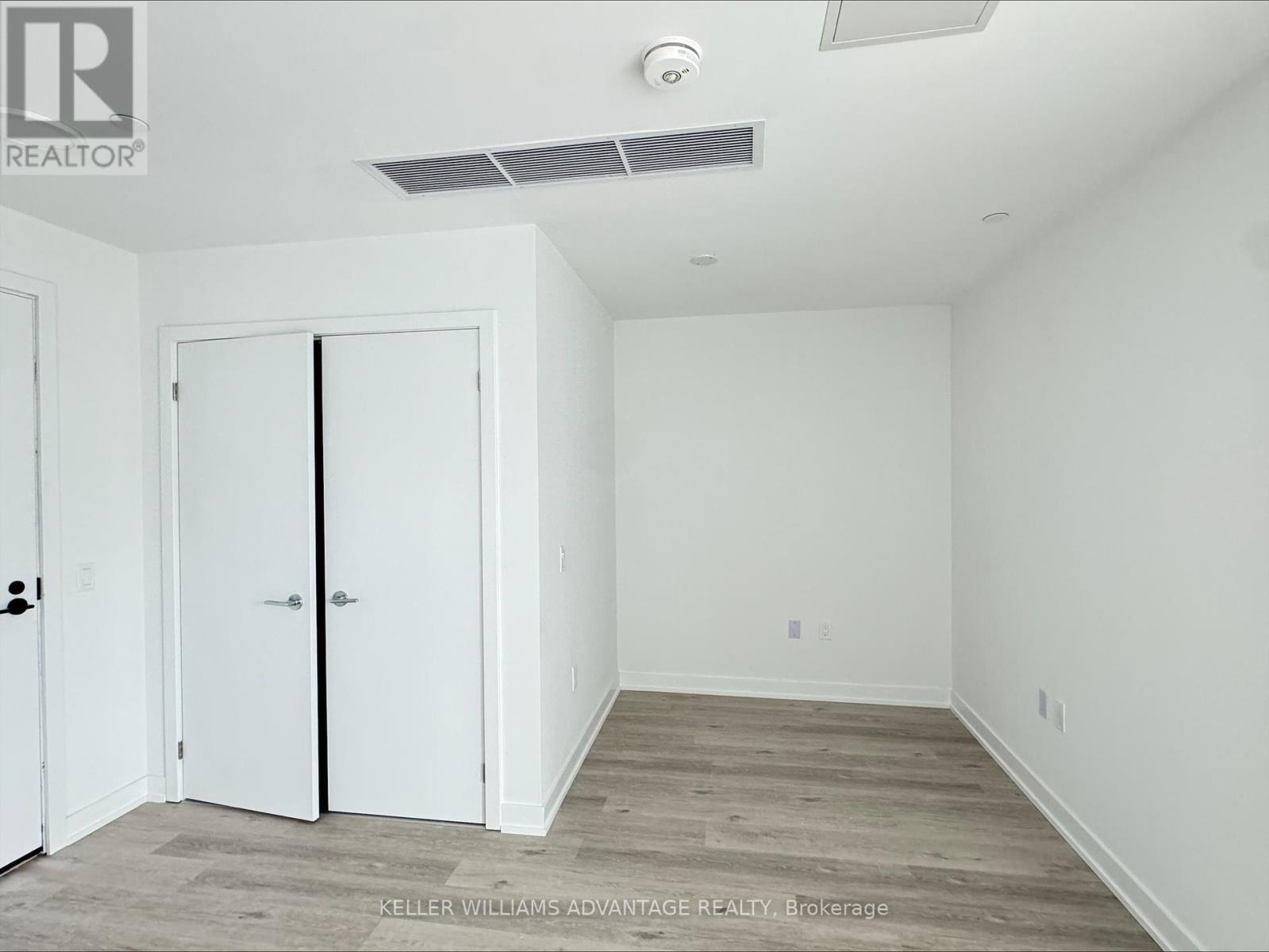 Ph-511 B - 1604 Charles Street E, Whitby, ON - Indoor Photo Showing Other Room