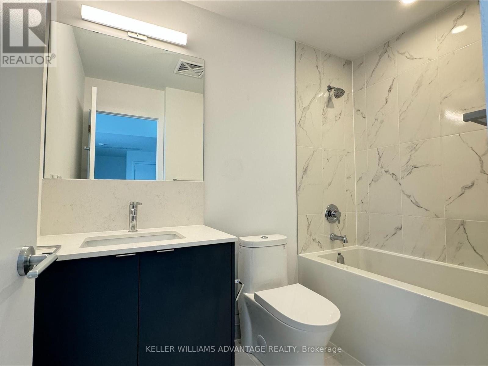 Ph-511 B - 1604 Charles Street E, Whitby, ON - Indoor Photo Showing Bathroom