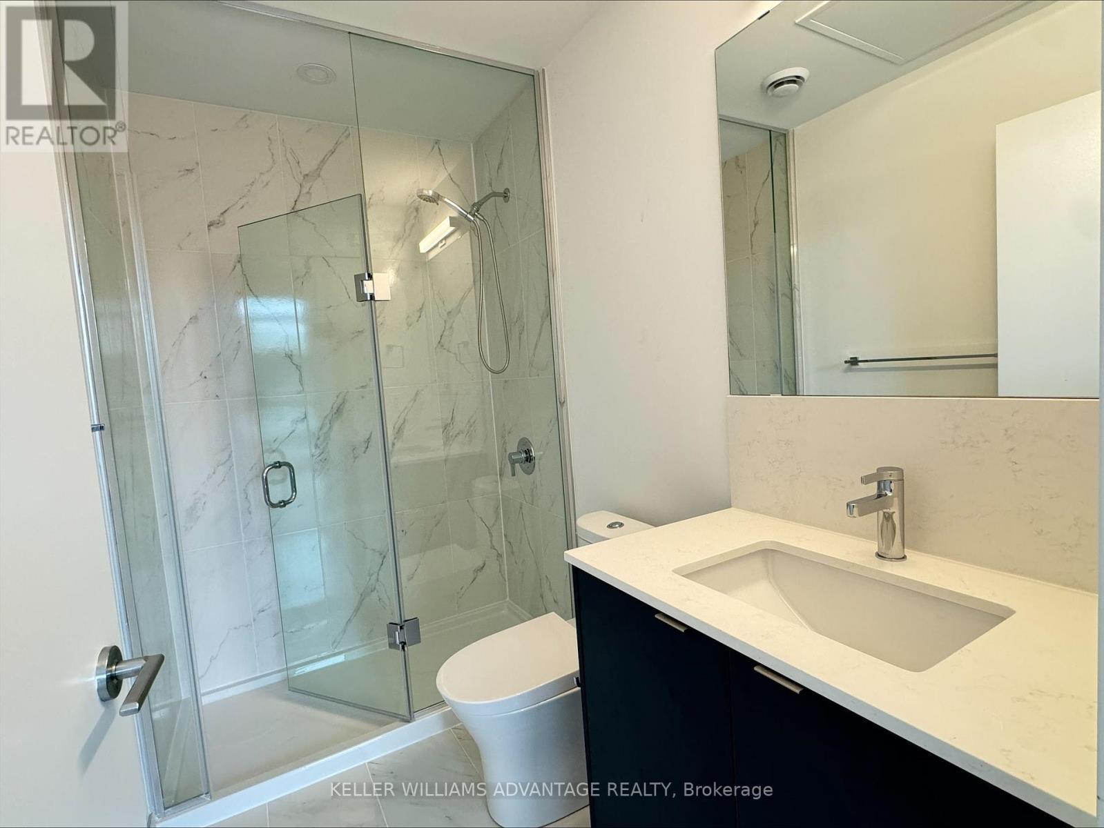 Ph-511 B - 1604 Charles Street E, Whitby, ON - Indoor Photo Showing Bathroom