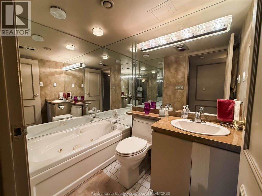 380 Pelissier Unit# 1109, Windsor, ON - Indoor Photo Showing Bathroom