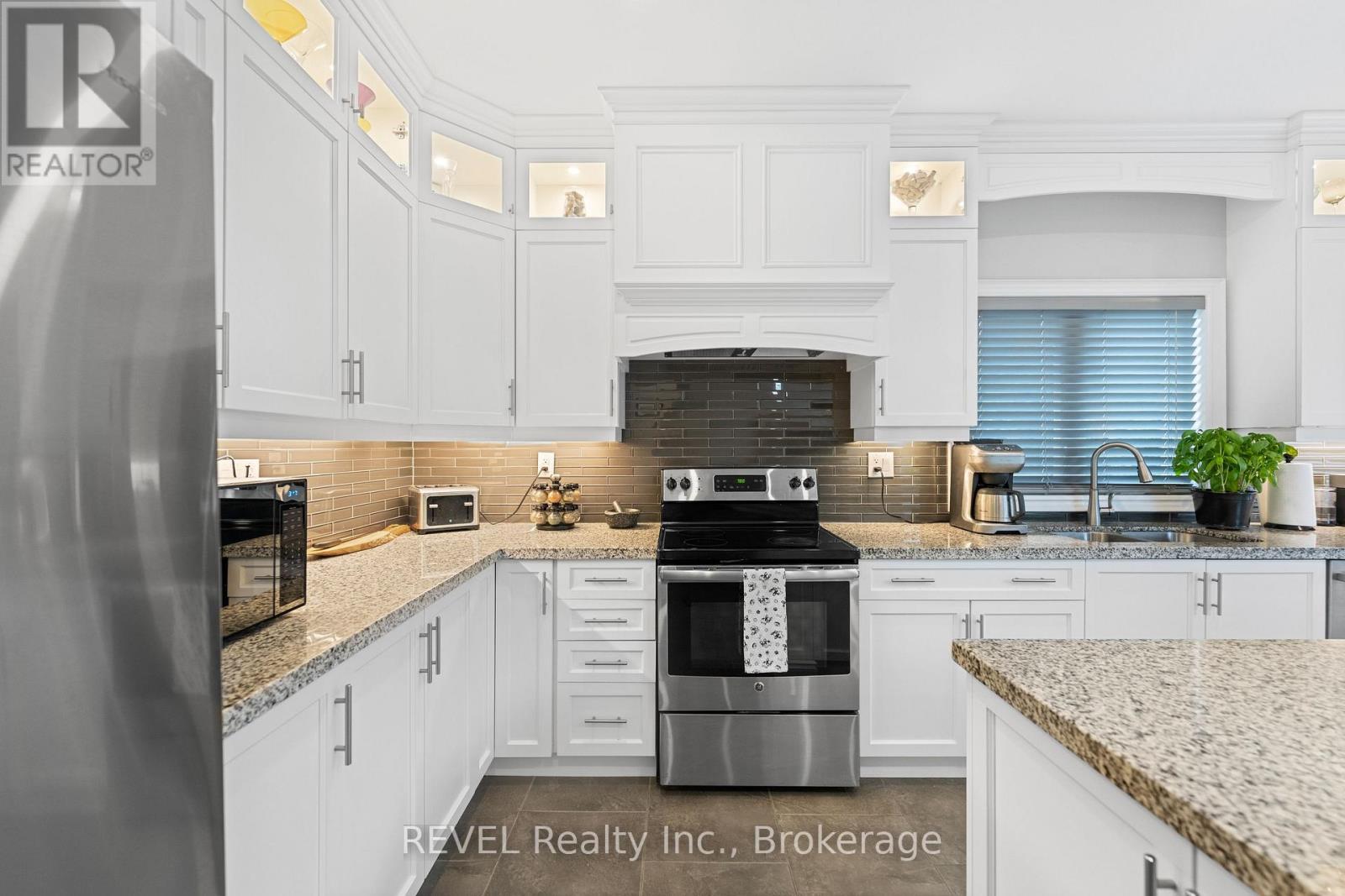 46 Philmori Boulevard, Pelham (Fonthill), ON - Indoor Photo Showing Kitchen With Upgraded Kitchen