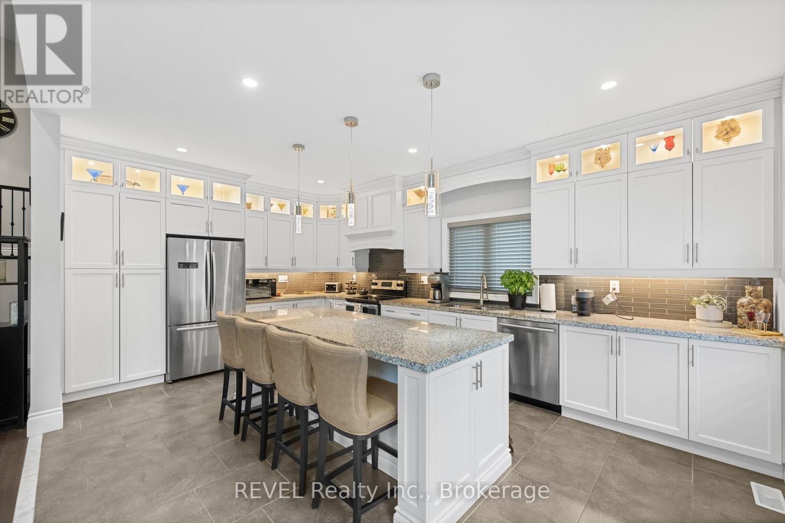 46 Philmori Boulevard, Pelham (Fonthill), ON - Indoor Photo Showing Kitchen With Upgraded Kitchen