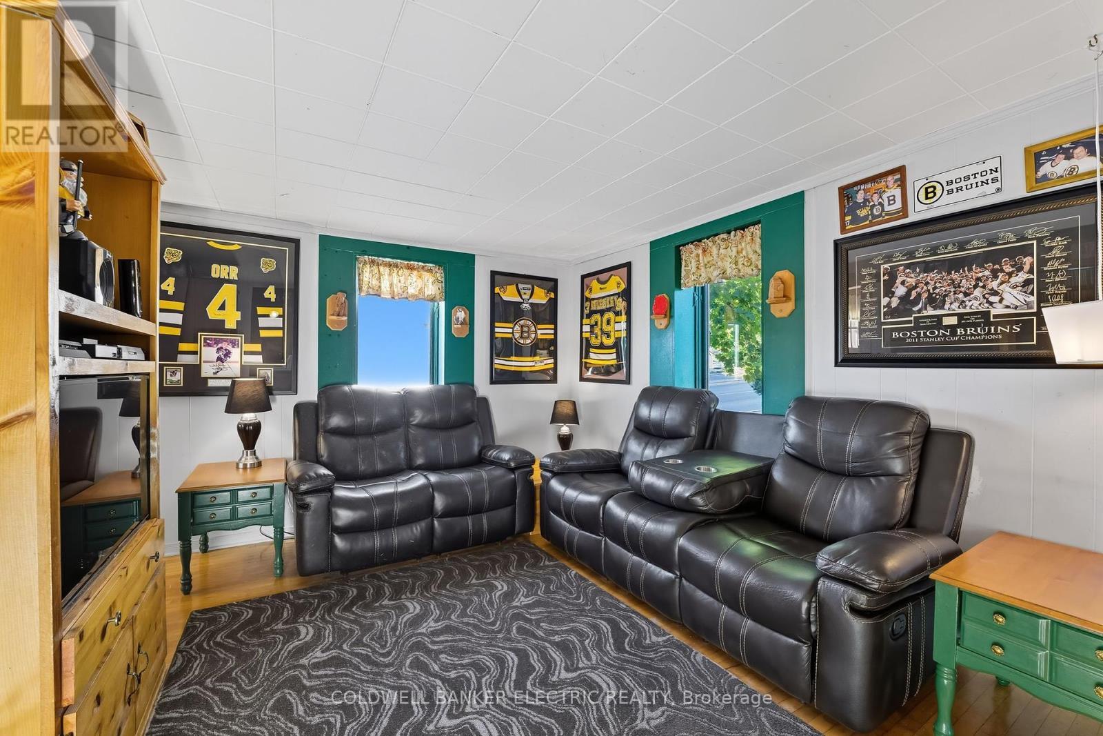 59 Centre Street N, Greater Napanee (Greater Napanee), ON - Indoor Photo Showing Living Room