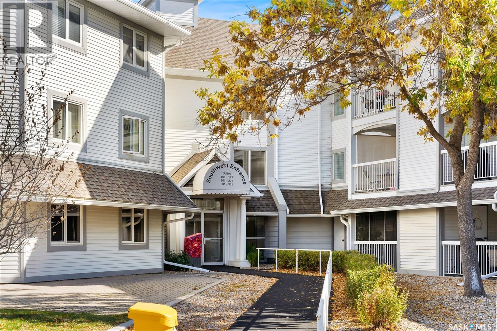 201 960 Assiniboine Avenue, Regina, SK - Outdoor With Facade