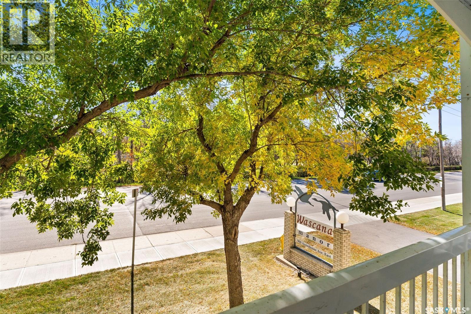 201 960 Assiniboine Avenue, Regina, SK - Outdoor