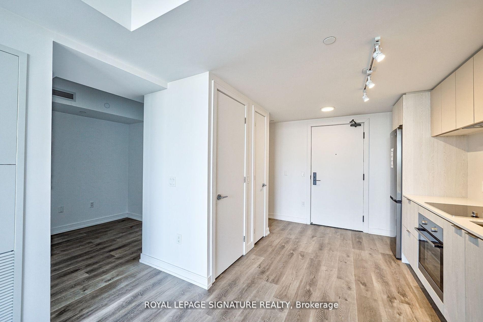 1421-1 Jarvis Street, Hamilton, ON - Indoor Photo Showing Kitchen