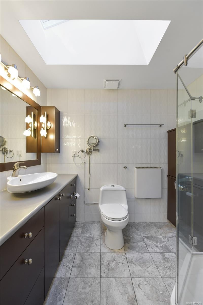 1470 Honeysuckle Pl, North Saanich, BC