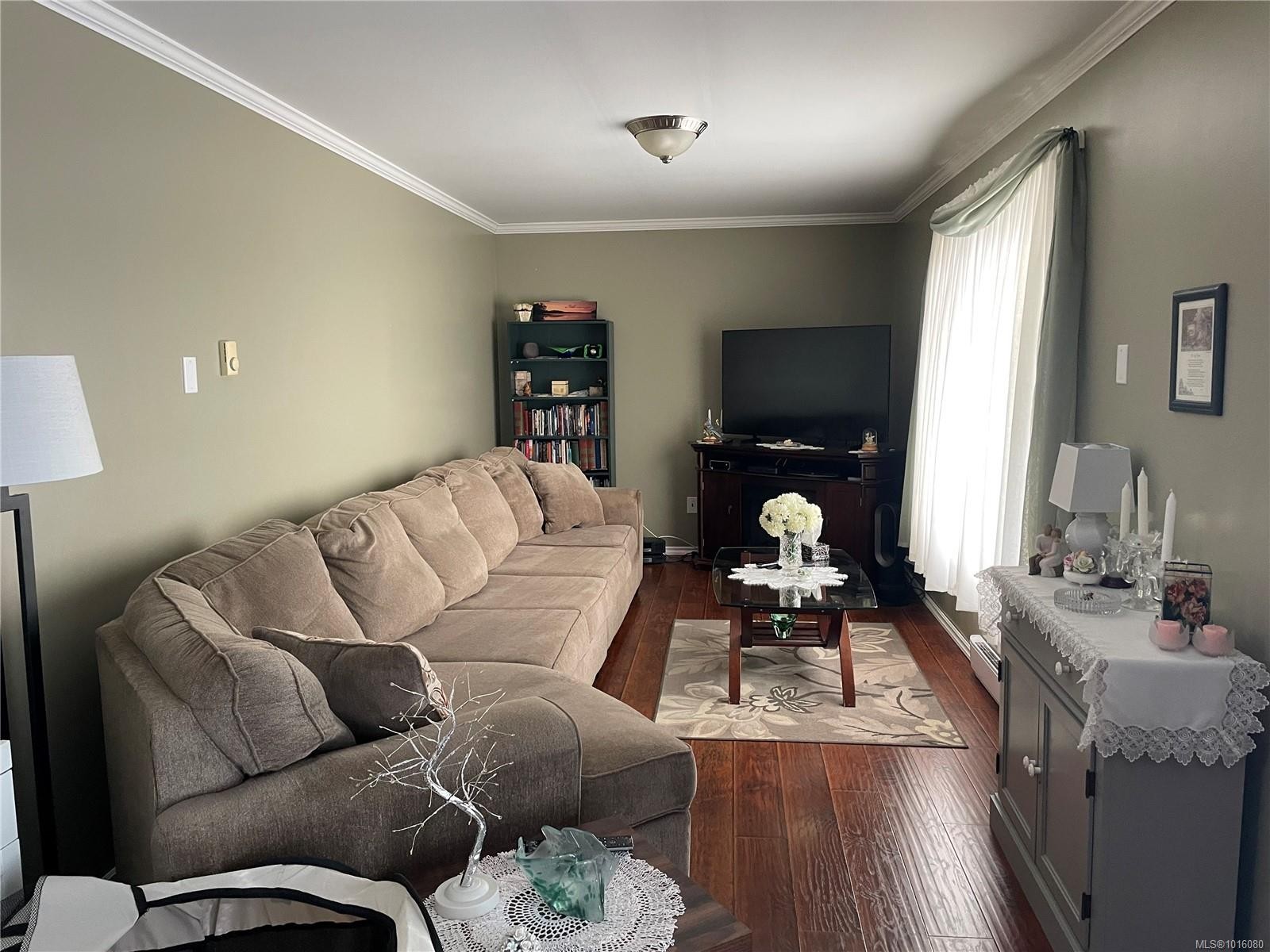 5060 Beaver Harbour Rd, Port Hardy, BC - Indoor Photo Showing Living Room