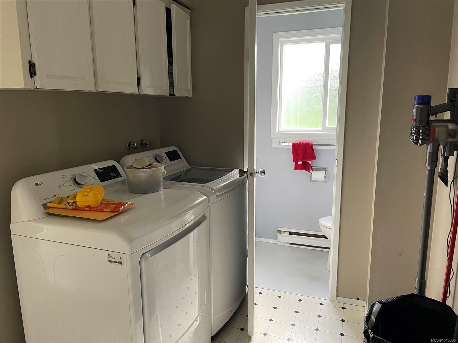 5060 Beaver Harbour Rd, Port Hardy, BC - Indoor Photo Showing Laundry Room