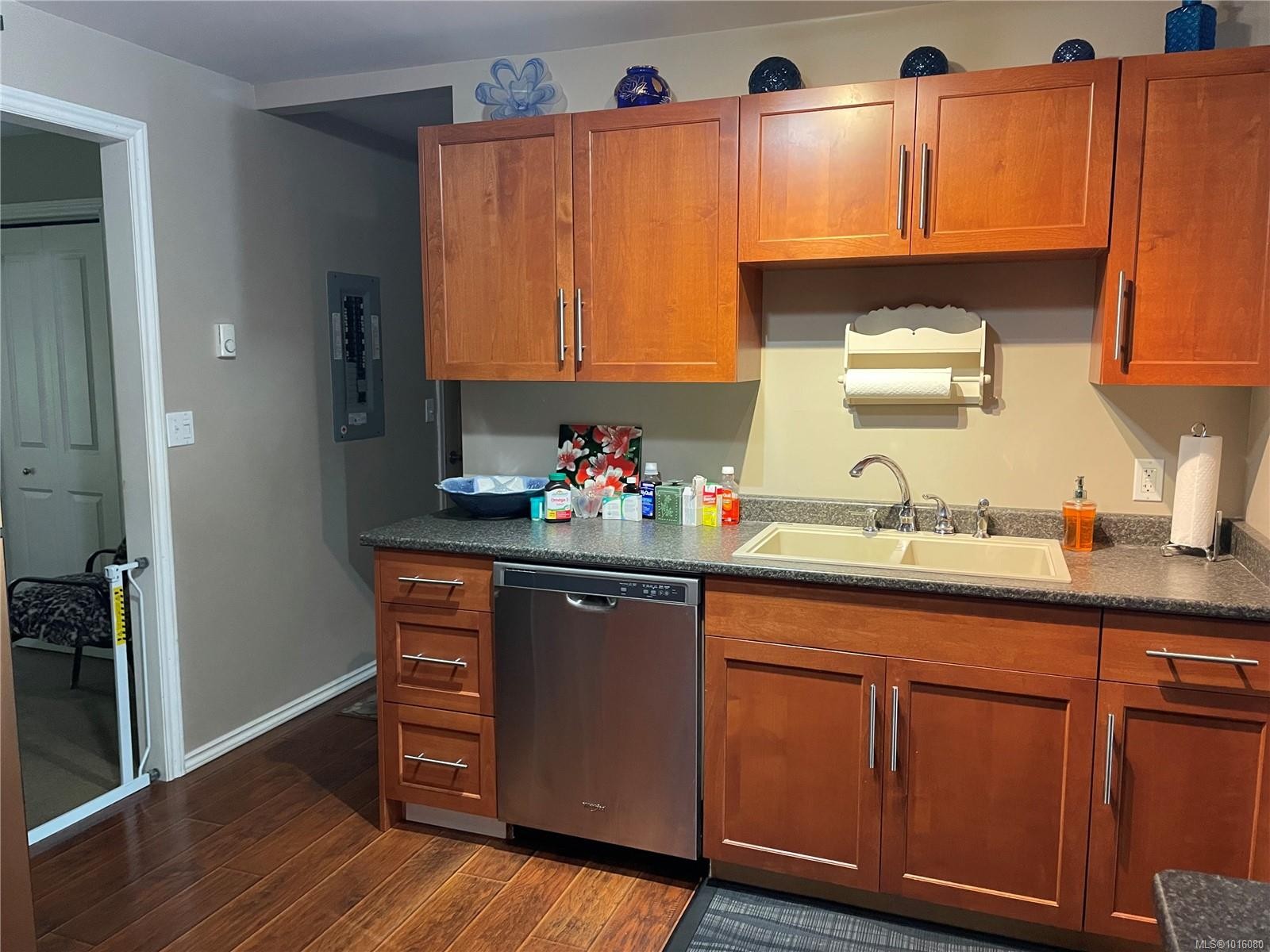 5060 Beaver Harbour Rd, Port Hardy, BC - Indoor Photo Showing Kitchen