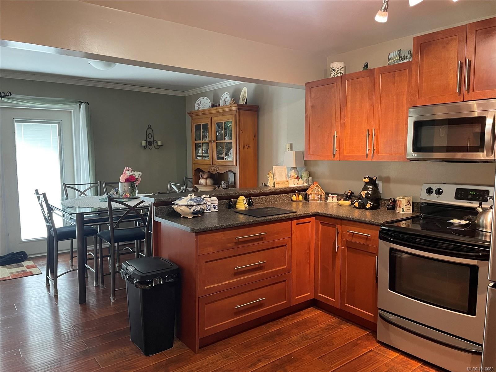 5060 Beaver Harbour Rd, Port Hardy, BC - Indoor Photo Showing Kitchen
