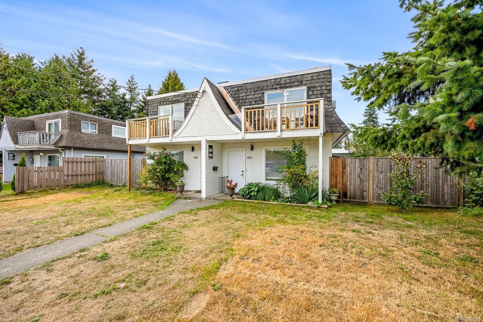 1883 & 1885 England Ave, Courtenay, BC - Outdoor