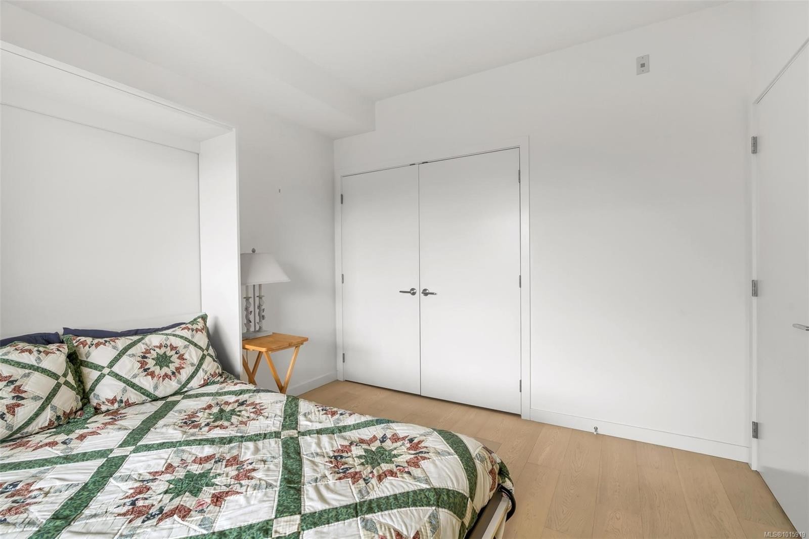 302-9775 Fourth St, Sidney, BC - Indoor Photo Showing Bedroom