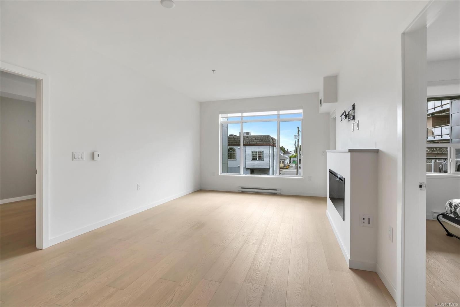 302-9775 Fourth St, Sidney, BC - Indoor