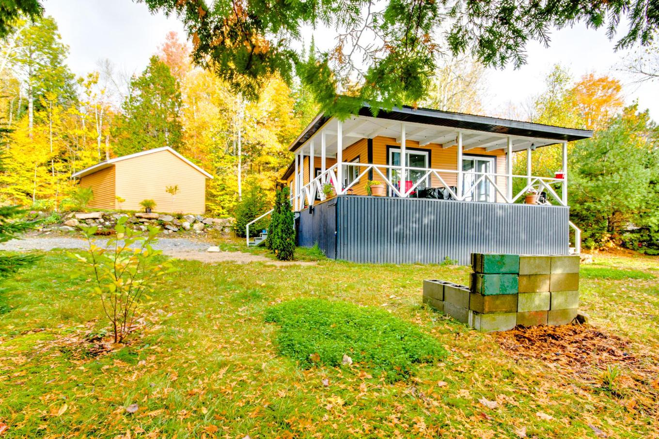 Back facade - 251 Ch. De La Chapelle, Saint-Mathieu-Du-Parc, QC - Outdoor With Deck Patio Veranda