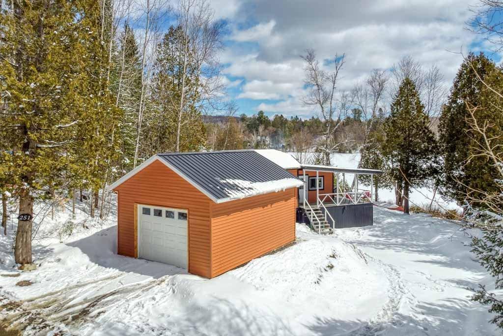 Garage - 251 Ch. De La Chapelle, Saint-Mathieu-Du-Parc, QC - Outdoor