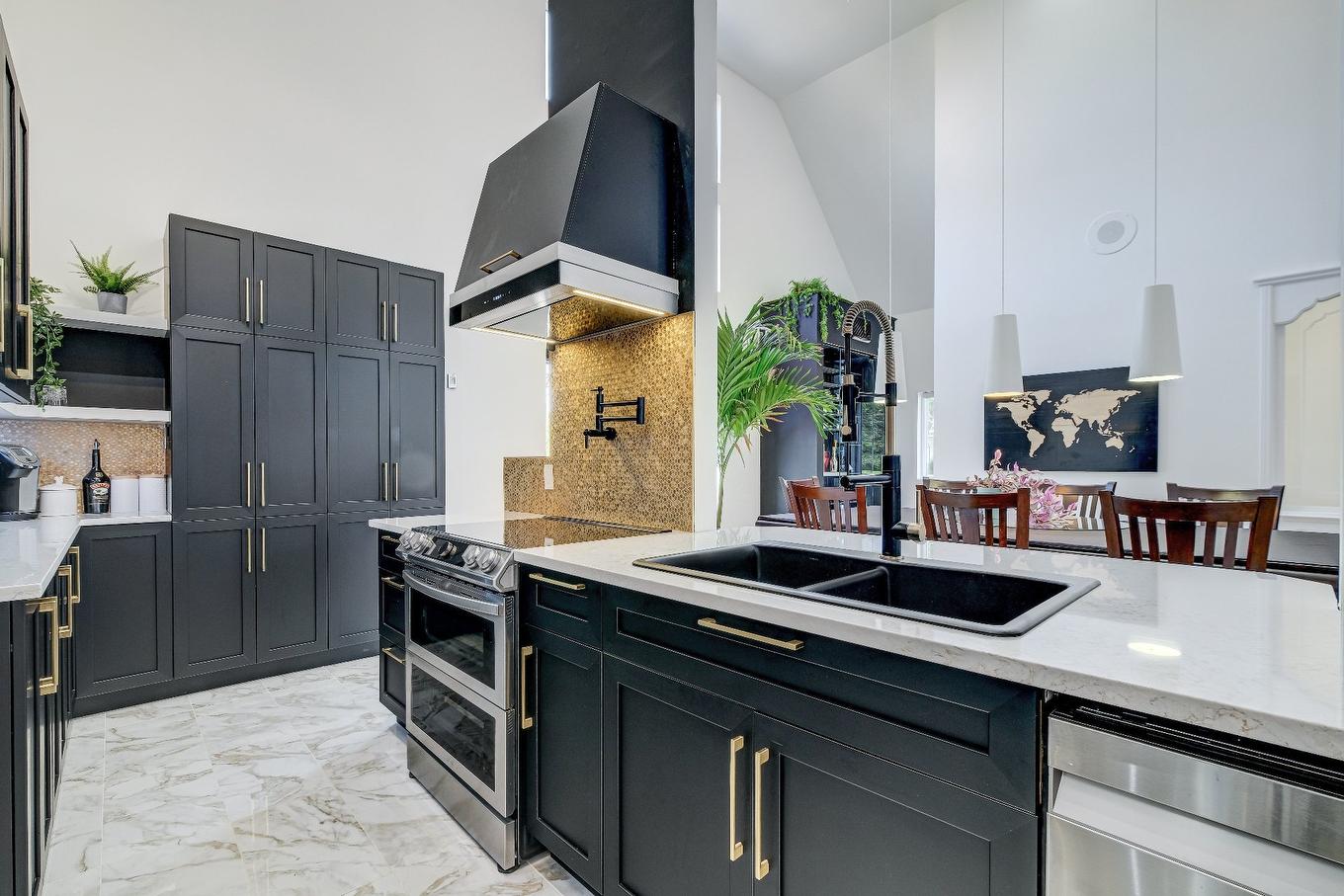 Coin-repas - 1424 Ch. Des Patriotes, Sorel-Tracy, QC - Indoor Photo Showing Kitchen With Double Sink With Upgraded Kitchen