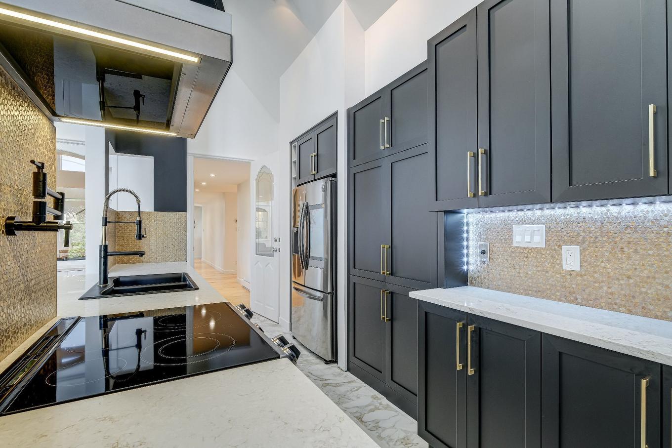 Cuisine - 1424 Ch. Des Patriotes, Sorel-Tracy, QC - Indoor Photo Showing Kitchen With Double Sink