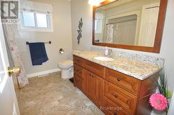 Main Floor 4 piece bath -