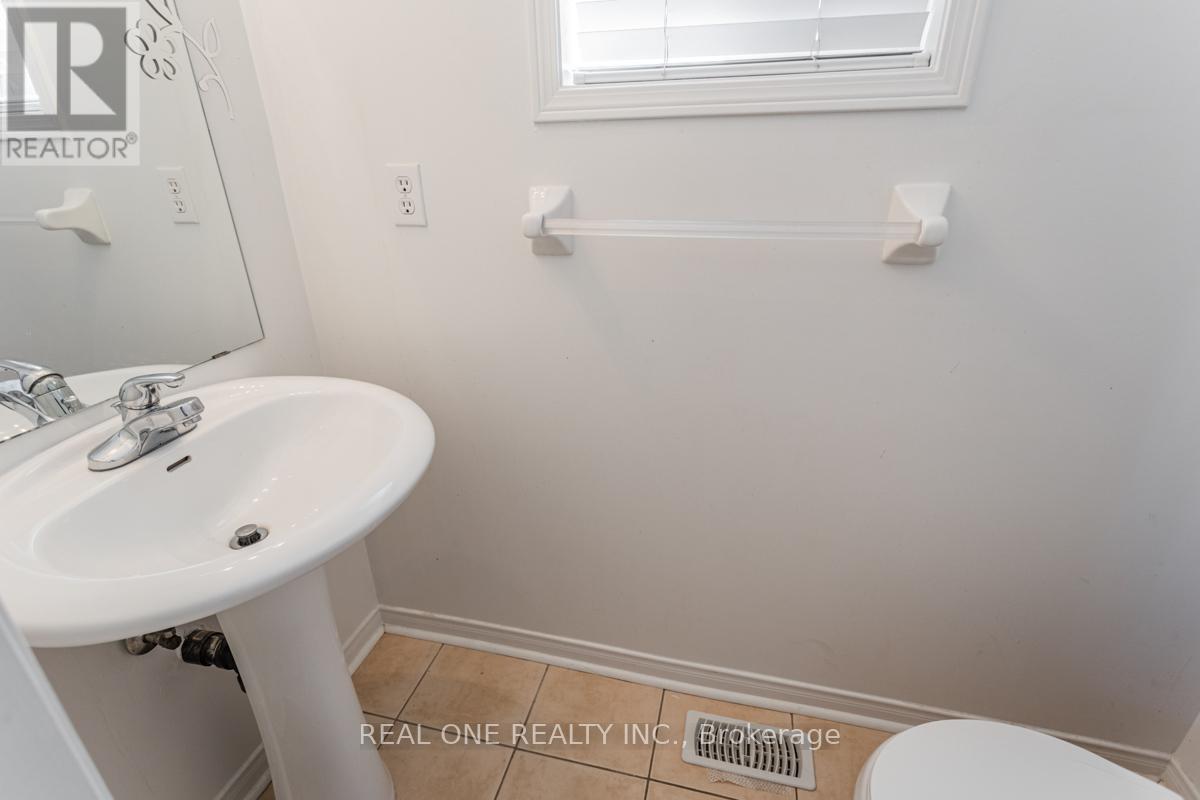 Upper - 24 Coast Avenue, Vaughan, ON - Indoor Photo Showing Bathroom