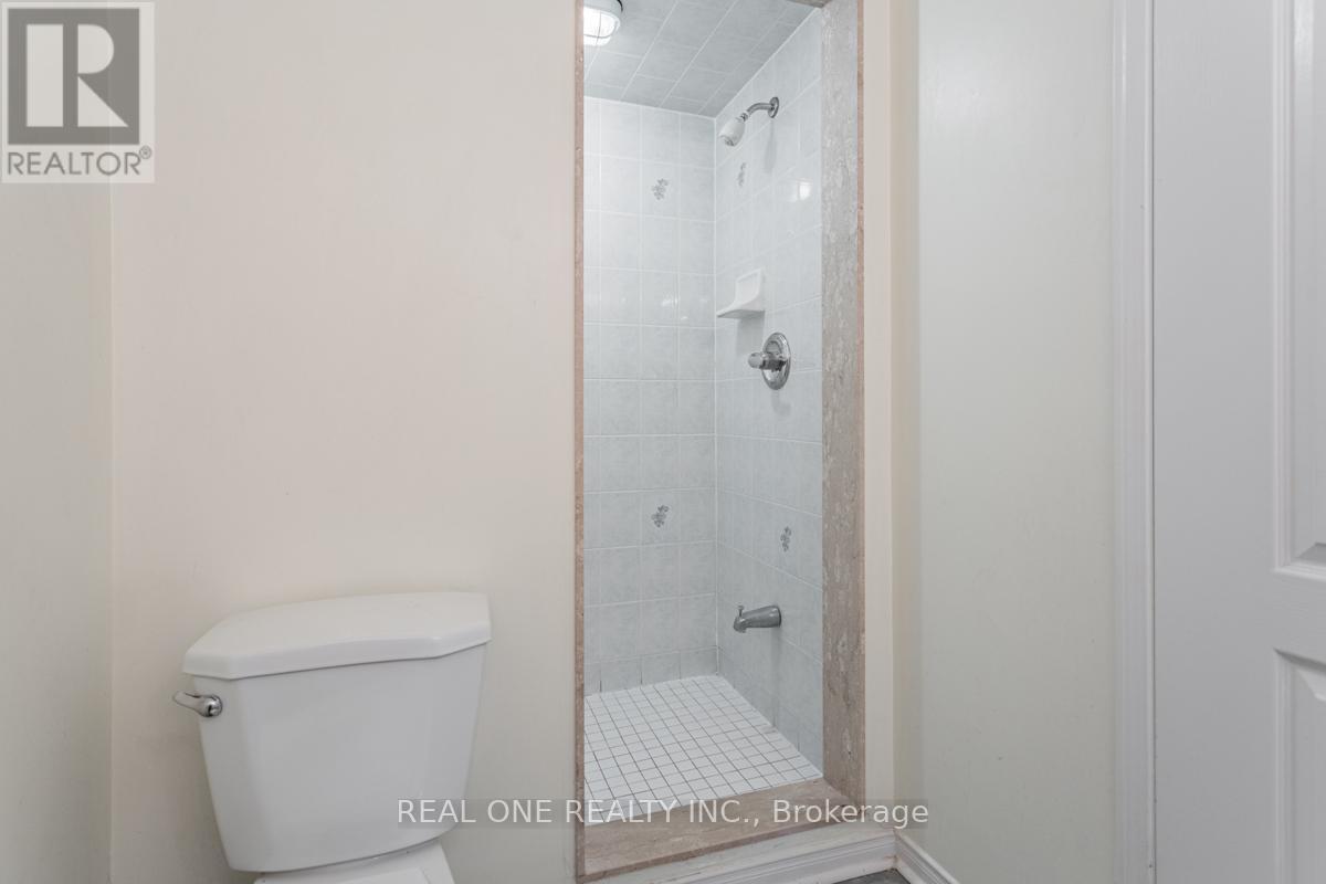 Upper - 24 Coast Avenue, Vaughan, ON - Indoor Photo Showing Bathroom