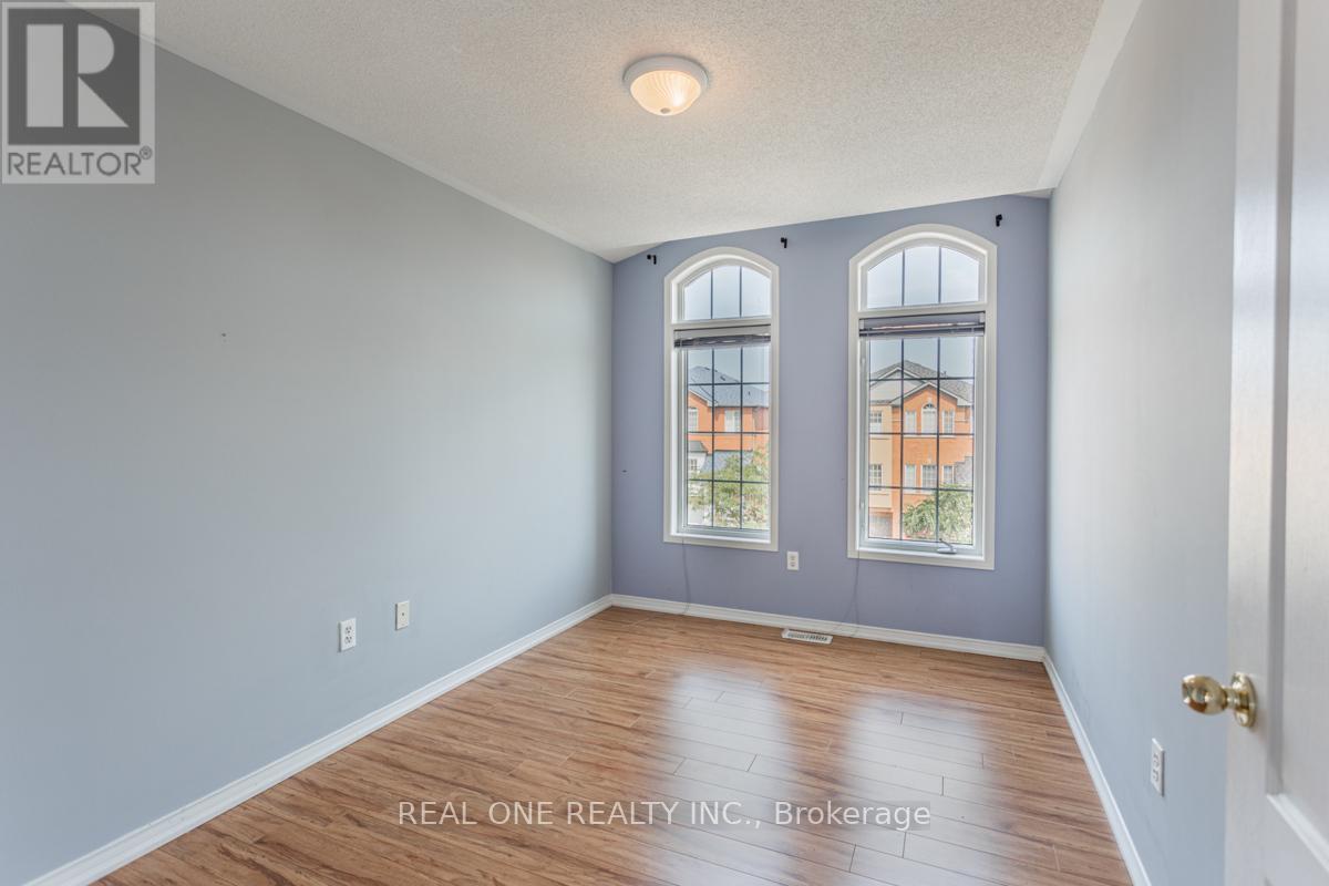 Upper - 24 Coast Avenue, Vaughan, ON - Indoor Photo Showing Other Room