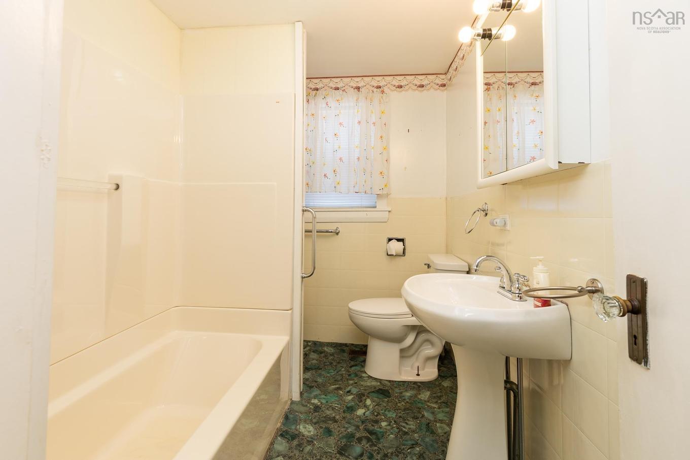 120 Parade Street, Yarmouth, NS